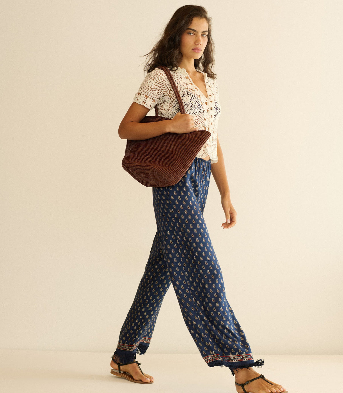 HARBOUR TOTE -- MARRON RAFFIA
