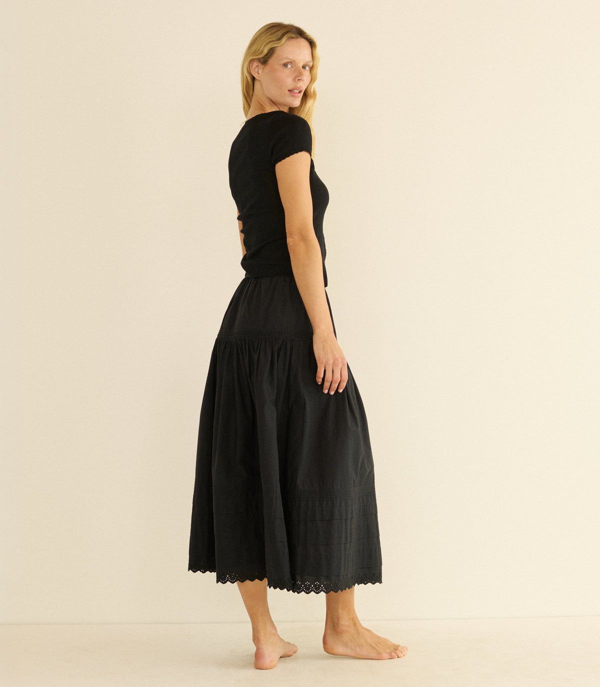 LARA TEE -- BLACK